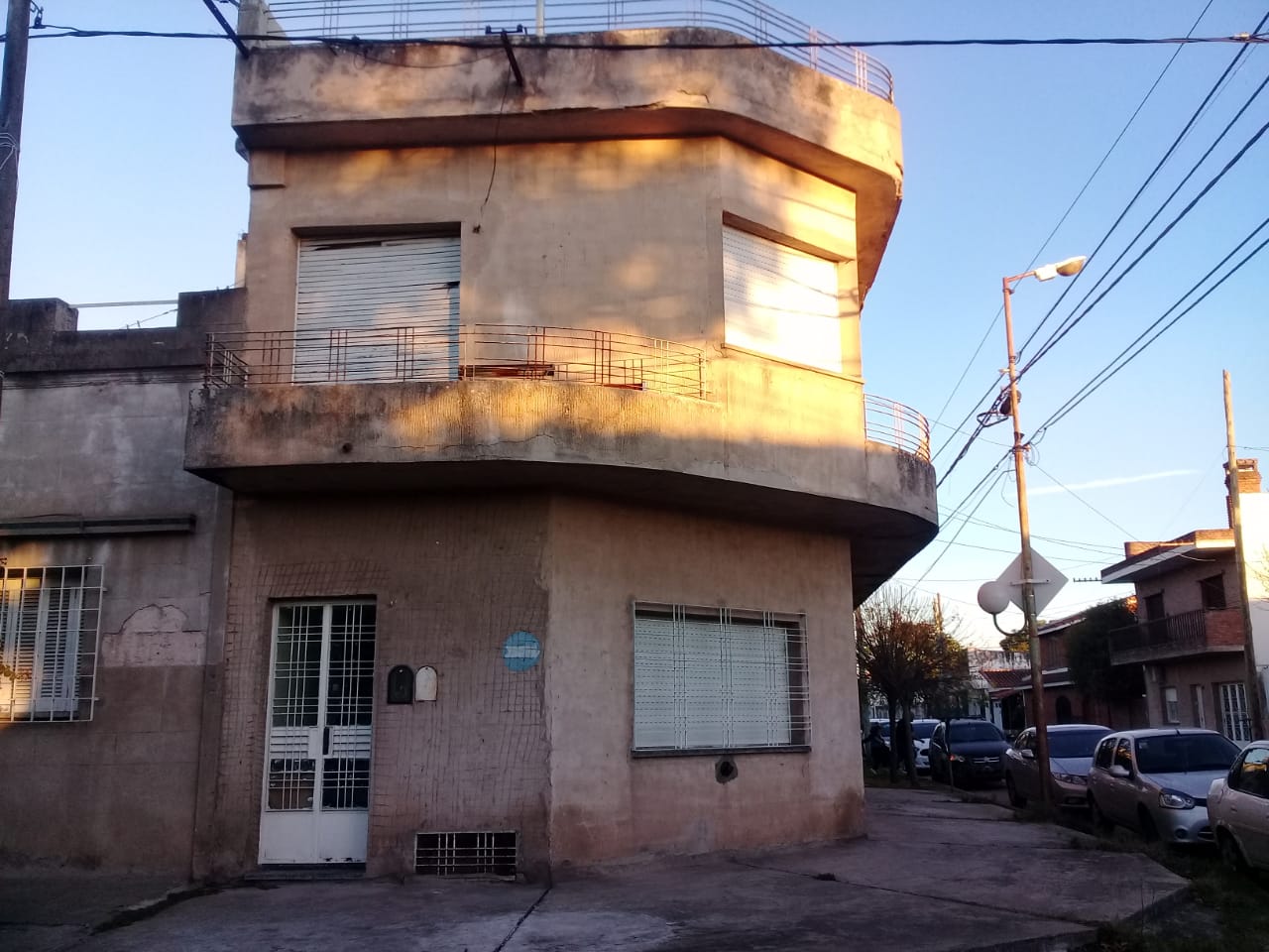Valentín Alsina 1192 Planta Alta